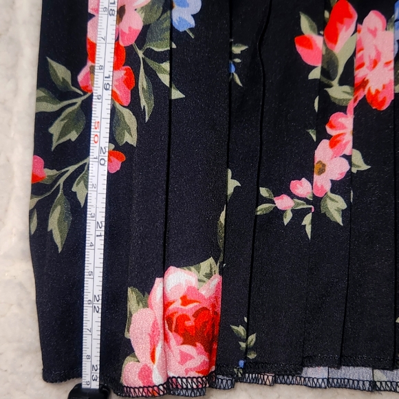 Toddler Girls Floral Print Pleated Hem Puff Sleeve Belted Dress - Picture 4 of 10